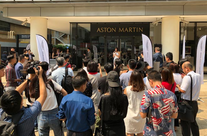 Aston Martin khai trương showroom đầu tiên tại Việt Nam với sự hiện diện của bộ đôi DB11 và New Vantage - 1