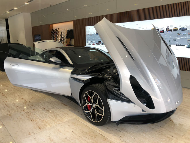 Aston Martin khai trương showroom đầu tiên tại Việt Nam với sự hiện diện của bộ đôi DB11 và New Vantage - 13