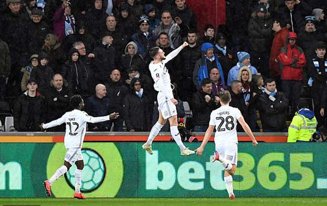 Swansea - Man City: Ngược dòng nghẹt thở, bàn thắng oan nghiệt - 1
