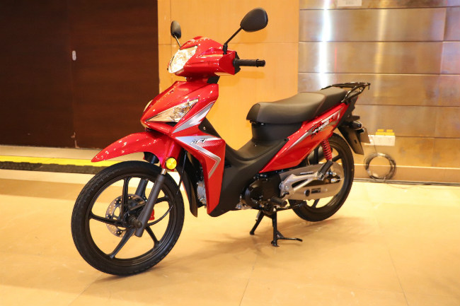 Honda là nhà sản xuất xe hai bánh nổi tiếng toàn cầu. Đương nhiên điều đó cũng đúng với thị trường xe máy Trung Quốc. Honda mới đây đã tung ra phiên bản mới của dòng xe số nổi tiếng ở đất nước đông dân nhất thế giới với tên gọi là 2019 Honda WH125-17C.