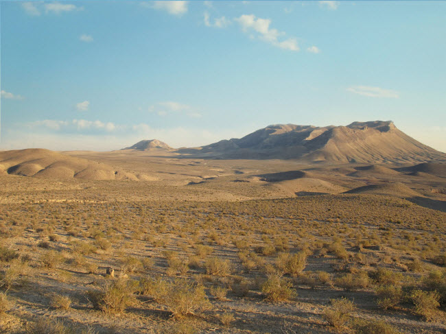 Phần lớn lãnh thổ Turkmenistan là sa mạc và Karakum là sa mạc lớn nhất tại quốc gia Tây Á này.