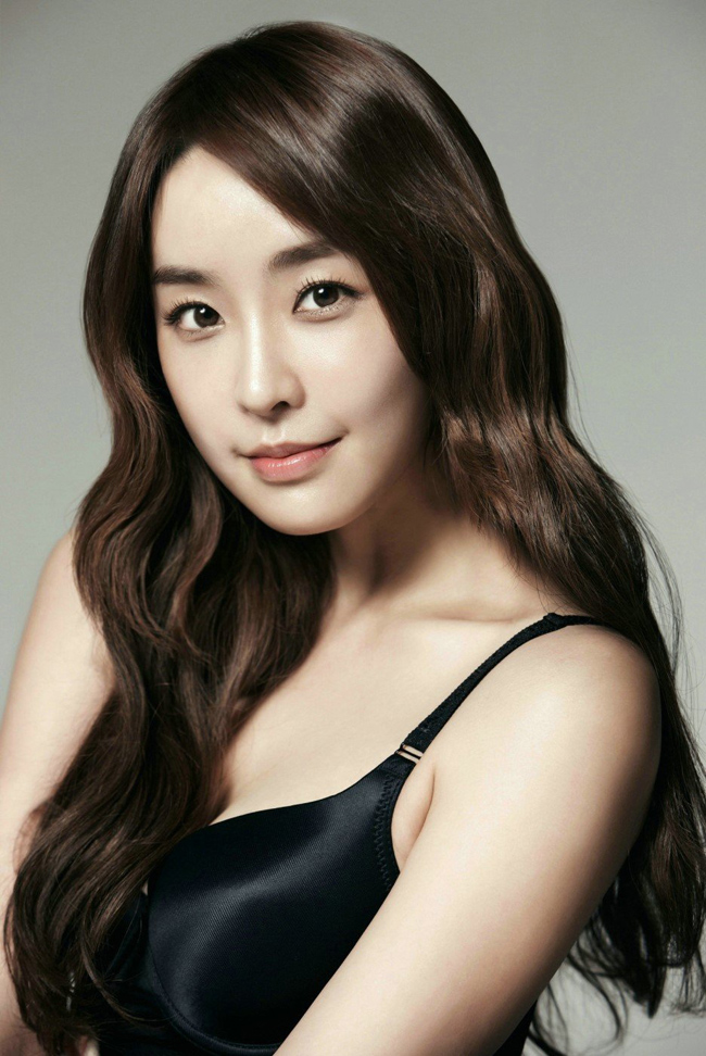 Nữ diễn viên Jung Yoo Mi cũng vô tình bị vướng vào tin đồn không hay ho liên quan đến nhóm chat tình dục của nam ca sĩ Seungri (Big Bang)