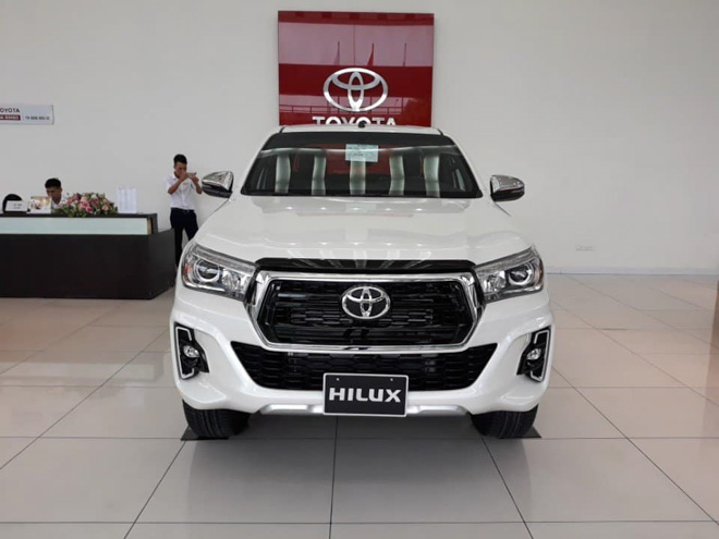 Giá lăn bánh xe bán tải Toyota Hilux 2019 - Cơ hội mua xe Toyota ưu đãi khủng - 2