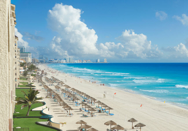 Cancun, Mexico (92,44 USD): Thành phố này nổi tiếng với cuộc sống về đêm nhộn nhịp và những bãi biển cát trắng trải dài.