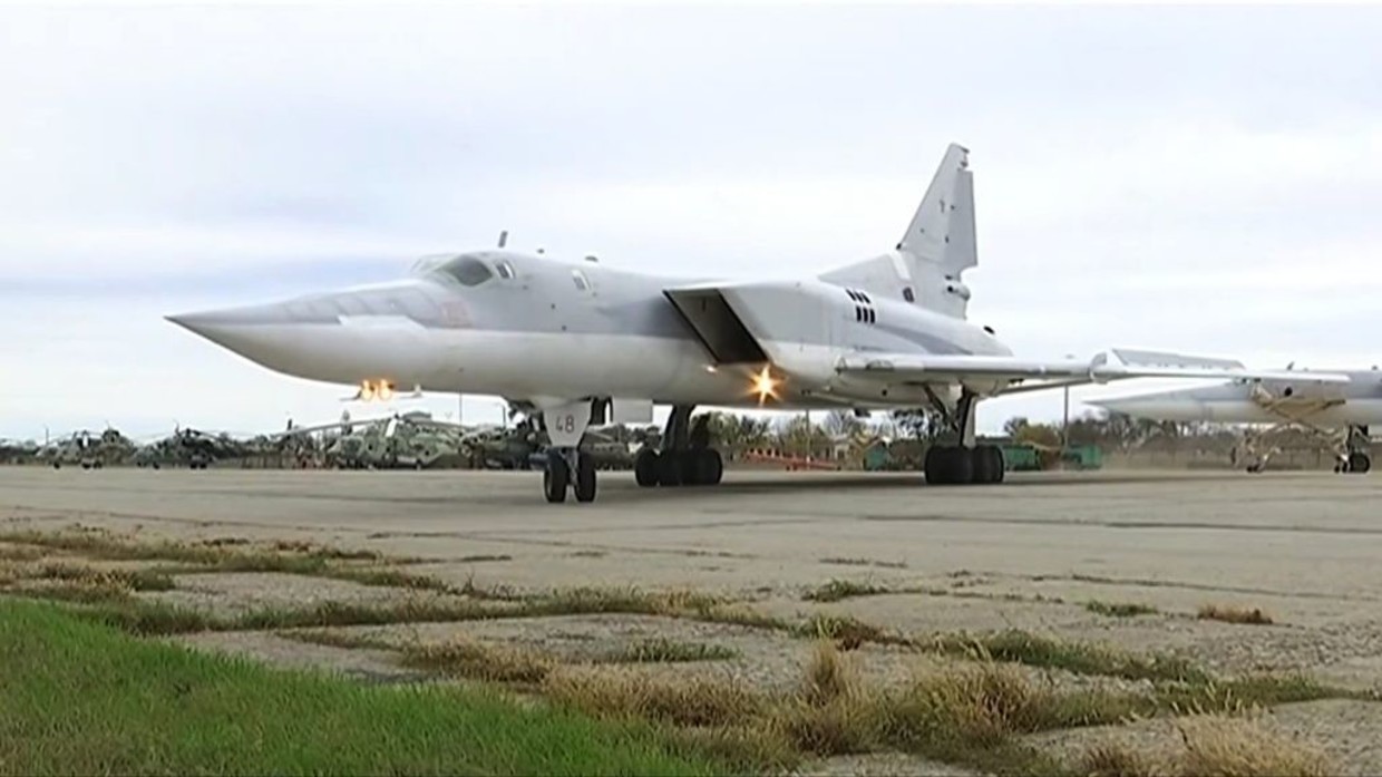 Nga điều oanh tạc cơ siêu thanh Tu-22M3 đến Crimea đáp trả tên lửa Mỹ ở châu Âu - 1