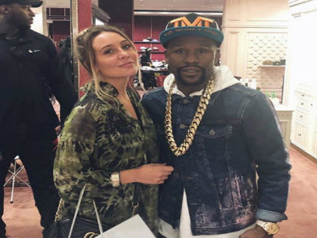 ”Đại ca boxing” Mayweather: Đưa chân dài rực lửa kém 20 tuổi ”vào tròng”