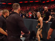 Thể thao - “Nữ hoàng UFC” Rousey và bạn trai 2m01 gây sốc: Đánh trọng tài hạ vệ sỹ