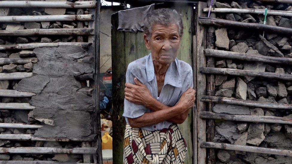 Cảnh đau lòng ở nơi siêu bão vừa khiến hàng trăm người mất mạng - 8