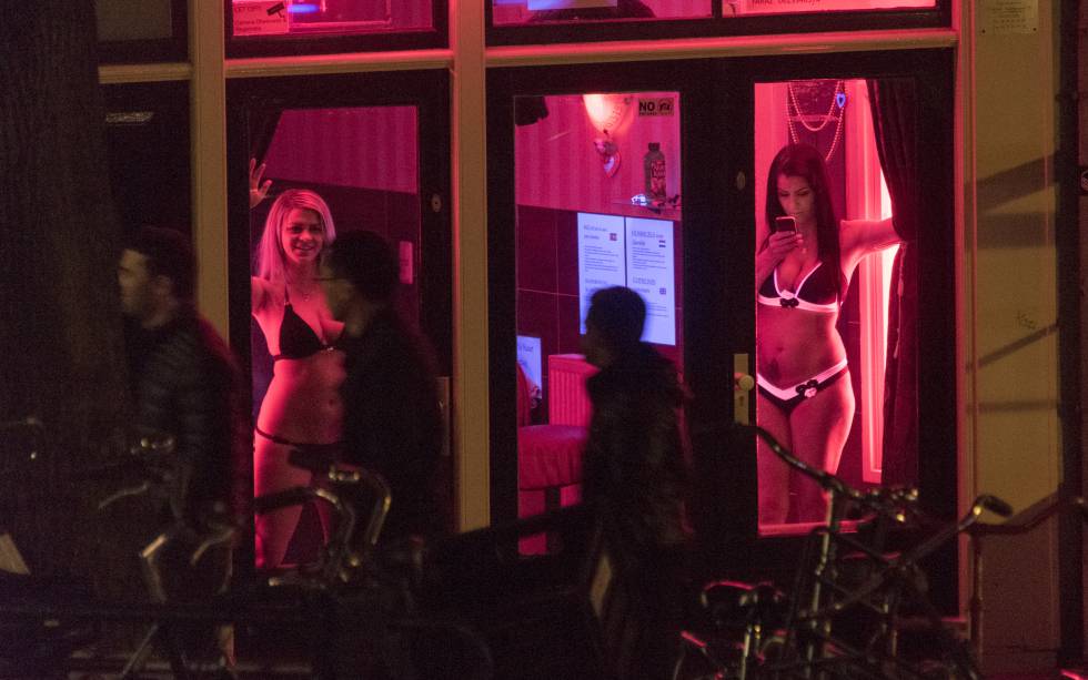 Hà Lan mạnh tay với du khách ở phố đèn đỏ để “tôn trọng gái mại dâm” - 1