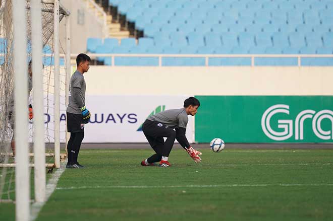 U23 Thái Lan tập tại Mỹ Đình: &#34;Thần đồng&#34; 16 tuổi & cầu thủ cao 1m99 gây chú ý - 8