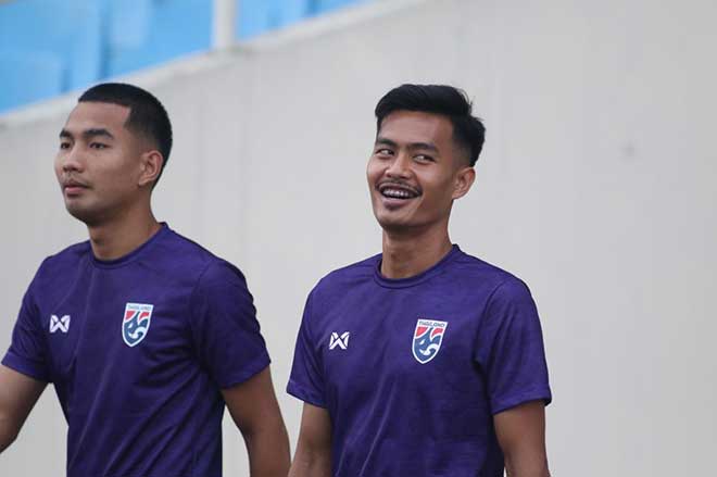 U23 Thái Lan tập tại Mỹ Đình: &#34;Thần đồng&#34; 16 tuổi & cầu thủ cao 1m99 gây chú ý - 6