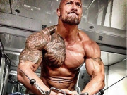 Làm đẹp - “Người hùng” The Rock ăn 5 kg thịt/ngày, đeo xích sắt để có thân hình khủng long