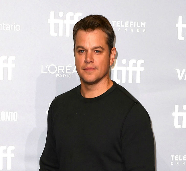 Matt Damon - 160: Với số điểm IQ là 160, nam diễn viên điển trai của &#34;Good Will Hunting&#34;&nbsp;theo học tại Đại học Harvard, nơi anh phát hiện ra một tình yêu dành cho việc viết lách và nhận được một giải thưởng Hàn lâm cho kịch bản vào năm 1998.