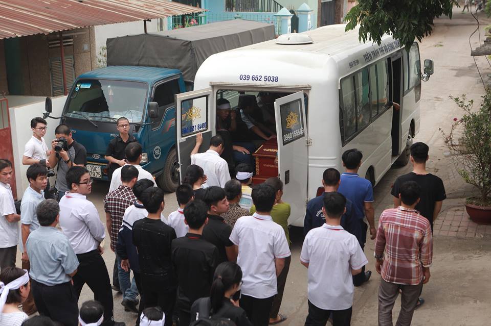 Đại tang nơi xóm nhỏ, nước mắt ngập tràn tiễn biệt 8 sinh linh nhỏ bé - 3