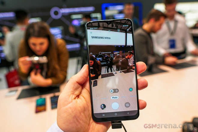 Đánh giá nhanh Galaxy A50: Màn hình đẹp, 3 camera sau nổi bật - 5