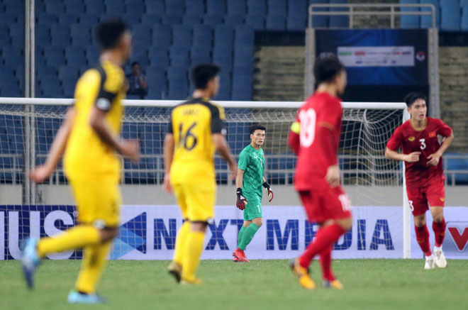 U23 VN thắng Brunei 6-0: Thủ môn Bùi Tiến Dũng như &#34;tập thể dục&#34; trên sân - 6