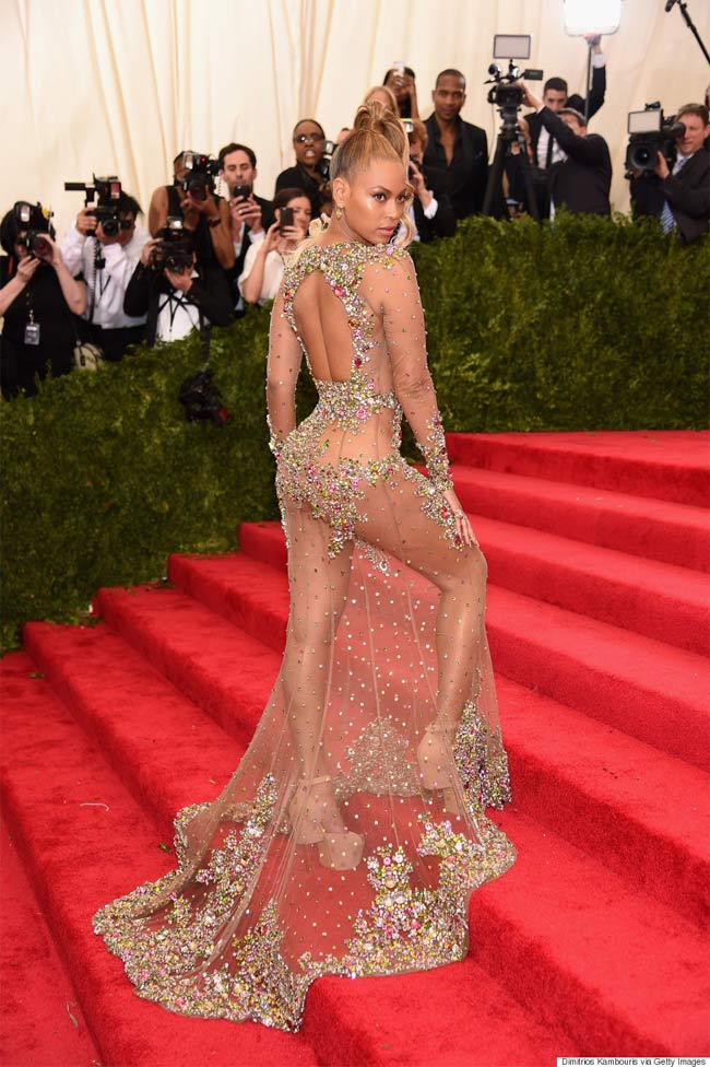 Beyonce và bộ váy thần thánh, trong suốt trên thảm đỏ Met Gala.