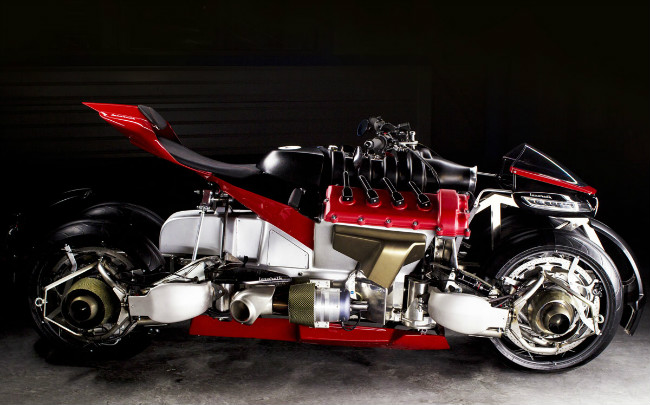Dòng xe này được phát triển dựa trên xe môtô mạnh nhất thế giới LM-847 với động cơ Maserari 470 mã lực.