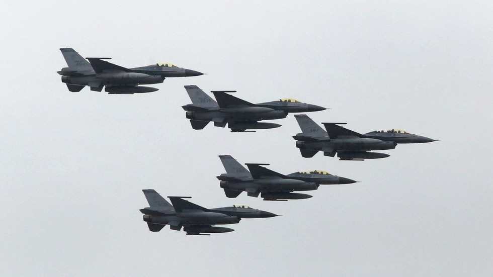 Trung Quốc lên tiếng về thông tin Đài Loan mua 60 chiến đấu cơ F-16 Mỹ - 1