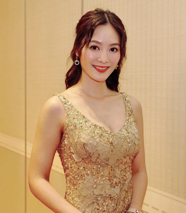 Bị đóng băng sự nghiệp diễn xuất, Nhan Tử Phi chuyển sang làm MC. Cô hiện là MC của nhiều chương trình, sự kiện lớn của Hong Kong.