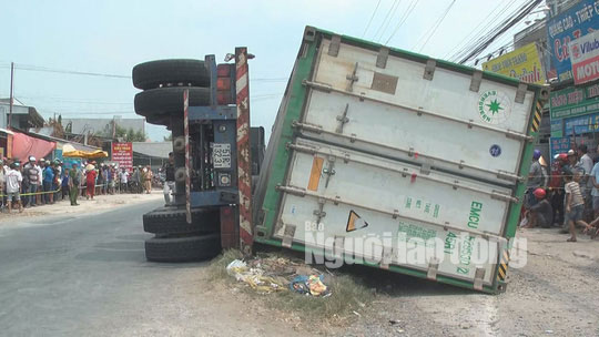 Tiếng khóc bi thương bên cỗ quan tài 3 bà cháu bị container đè chết - 1