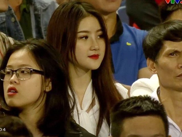 Chỉ xuất hiện vài giây, fan girl U23 Việt Nam khiến dân mạng “săn lùng”