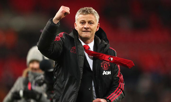 Solskjaer chính thức dẫn dắt MU: Sếp lớn mua sao trẻ hàng đầu nước Anh làm quà - 1