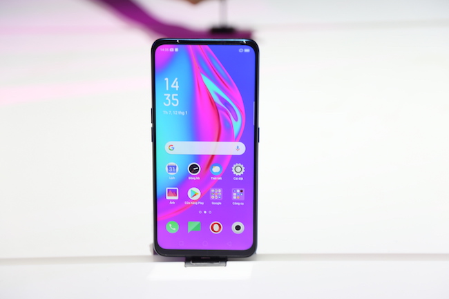 Oppo 11 Pro chạy hệ điều hành ColorOS 6 mới trên nền tảng Android 9.0 Pie, đặc biệt được tối ưu hoá thiết kế để phù hợp với kiểu màn hình toàn cảnh panoramic.