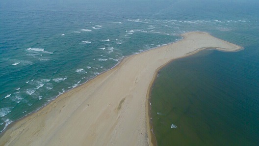 Chưa lý giải được việc xuất hiện đảo cát dài 3km giữa biển Hội An - 1