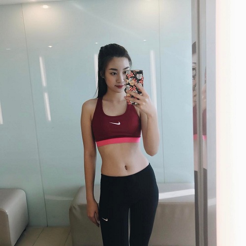 Đỗ Mỹ Linh &#34;nở hậu&#34; nhờ các bài tập gym nặng - 4