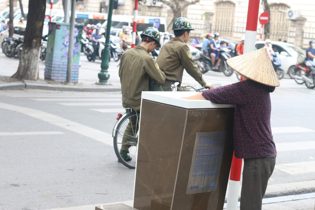 Hà Nội: Trụ nước miễn phí uống ngay giữa đường phố trở thành nơi... rửa tay - 6