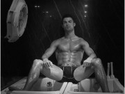 Bóng đá - Ronaldo chấn thương vẫn ham khoe thân, vung tiền chiều bạn gái mỹ nhân