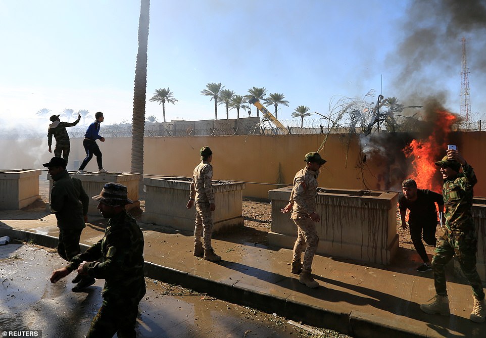 Đại sứ quán tại Iraq bị tấn công, Mỹ điều gấp 4.000 quân đối phó - 1