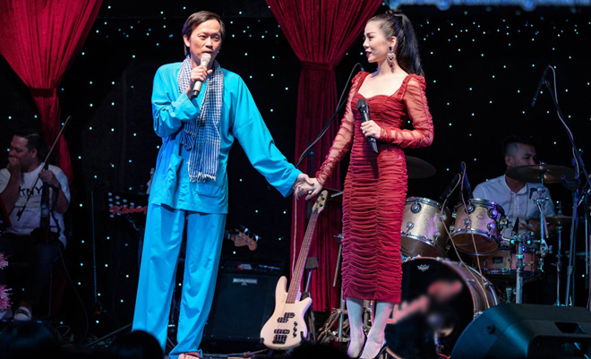 Hoài Linh mặc áo bà ba, nắm chặt tay &#34;nữ hoàng Bolero&#34; - 3