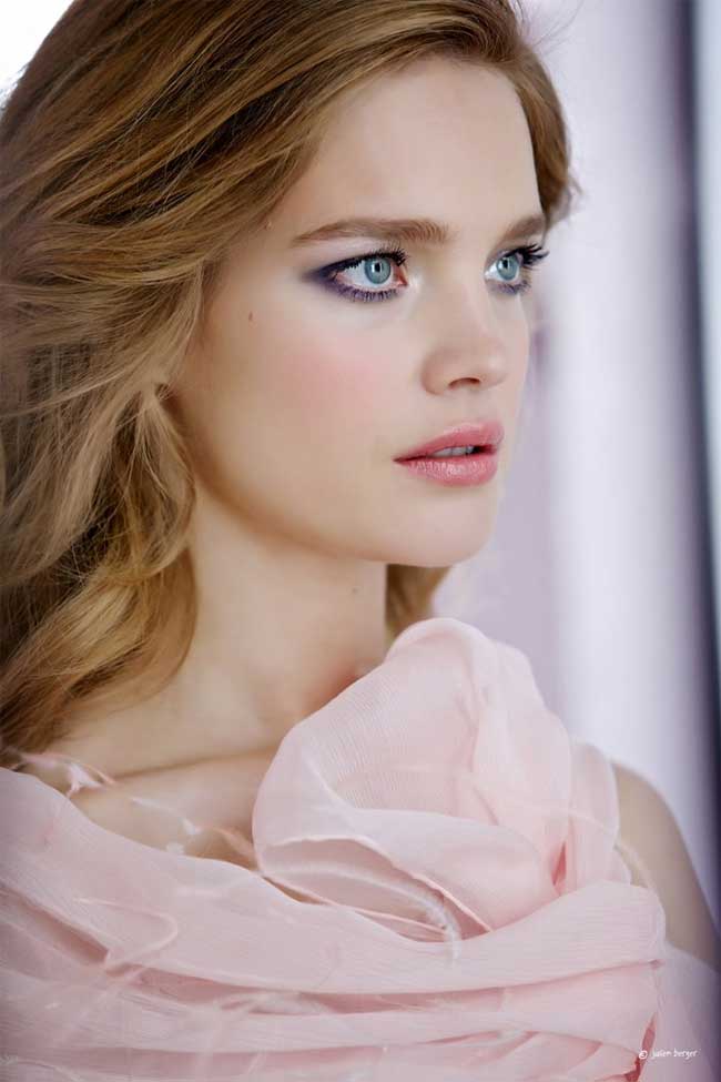 Siêu mẫu 37 tuổi người Nga Natalia Vodianova vừa thông báo đã nhận lời đính ước của Antoine Arnault - con trai chủ tịch hãng Louis Vuitton - Bernard Arnault. Cũng nói thêm, Bernard Arnault là người giàu thứ nhì thế giới với 109 tỷ đô la, ông từng giành vị trí giàu nhất thế giới trong vài giờ.