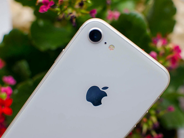 Có hơn 7 triệu đồng, có nên mua iPhone 8 mới 99% chơi Tết?