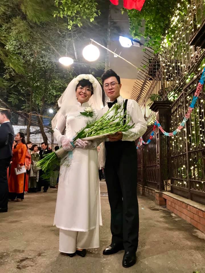 MC Thảo Vân diện trang phục áo dài cô dâu kiểu xưa