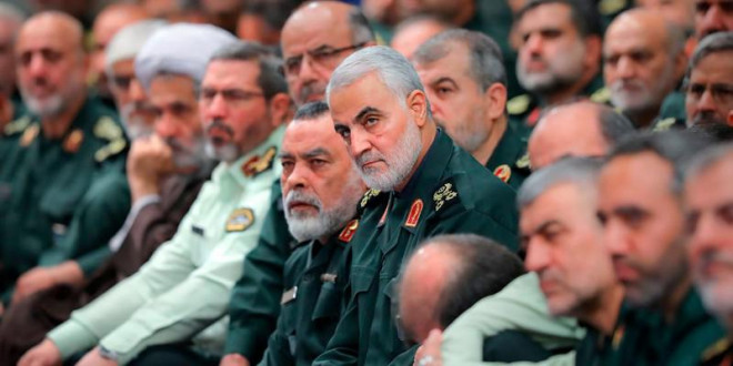 Ông Qassem Soleimani tại cuộc họp một nhóm các thành viên của IRGC. Ảnh: AP