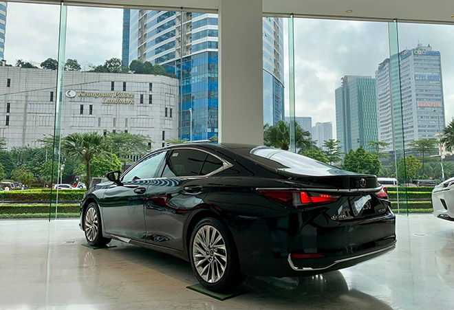 Lexus ES 250 2020 chính thức có mặt tại Việt Nam, giá từ 2,54 tỷ đồng - 4