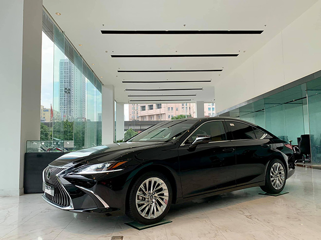 Lexus ES 250 2020 chính thức có mặt tại Việt Nam, giá từ 2,54 tỷ đồng - 2