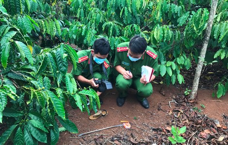 Cơ quan Công an&nbsp;khám nghiệm hiện trường, thu thập chứng cứ làm rõ vụ án.