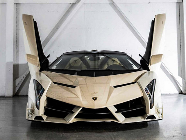 Lamborghini Veneno Roadster hàng hiếm chạy ”tẹt” bán vẫn lời gấp đôi