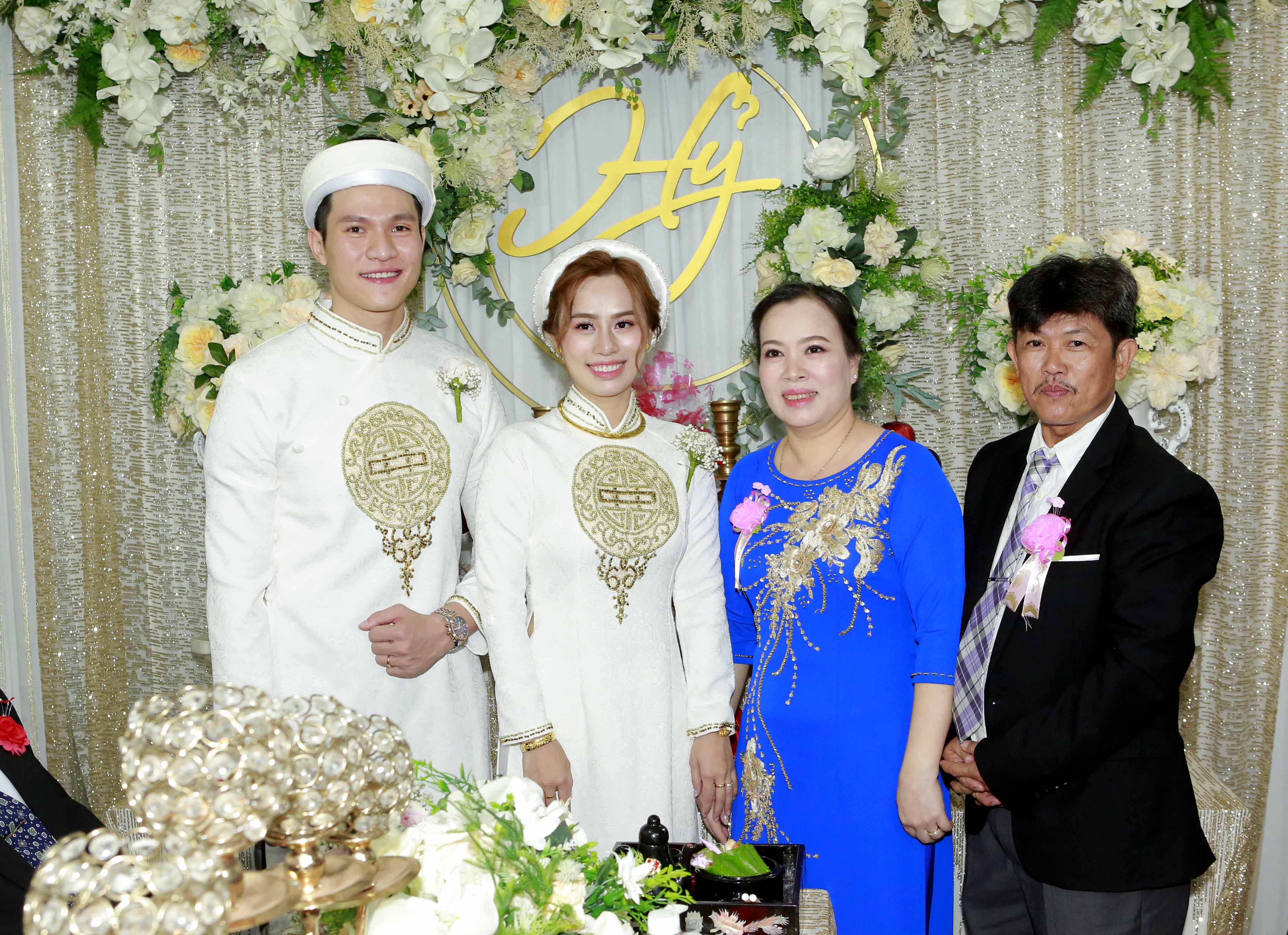 Ngày 3.1, diễn viên Minh Anh kết thúc cuộc sống độc thân khi tổ chức đám cưới tại quê vợ 9x ở Kiên Giang. Đến hôm nay, Minh Anh mới cởi mở chia sẻ các hình ảnh.&nbsp;