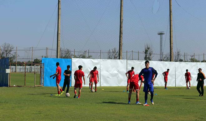 Theo lịch của AFC, U23 Triều Tiên có buổi tập đầu tiên ở Buriram từ lúc 19h ngày 7/1. Tuy nhiên, HLV Ri Yu-il bất ngờ cho U23 Triều Tiên đi tập giữa trưa ngày 7/1. Do không tìm được sân tập và không phải buổi tập chính thức, U23 Triều Tiên tận dụng bãi cỏ bên ngoài sân tập CLB Buriram United cách khách sạn khoảng 50m, để tập luyện.