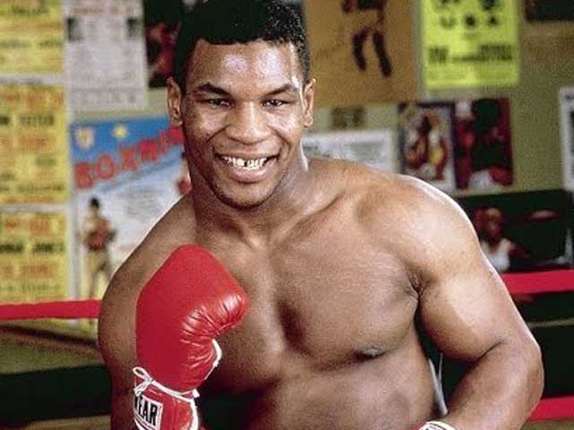 Ở độ tuổi chưa đến 20, Mike Tyson thực sự là một cơn ác mộng trên sàn đấu