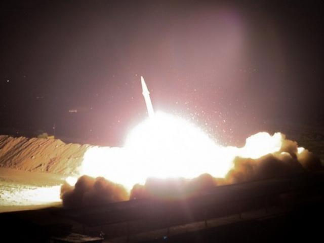 Iran phóng hàng chục tên lửa đạn đạo vào căn cứ quân sự Mỹ ở Iraq