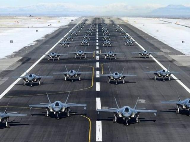 Video: 52 chiến đấu cơ tàng hình F-35 Mỹ trị giá 4,2 tỉ USD đồng loạt cất cánh “dằn mặt” Iran
