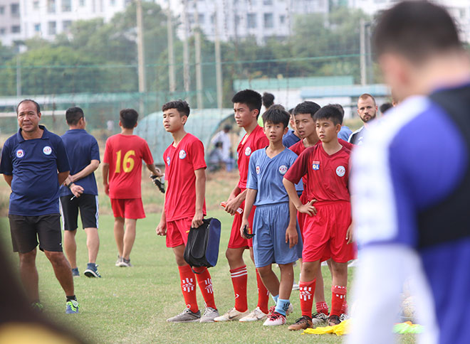 Buổi tập đầu tiên của Công Phượng trong màu áo mới có sự quan tâm của rất nhiều người hâm mộ.