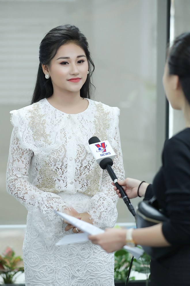 Lê Minh Ngọc lần đầu tiên ra mắt khán giả bằng MV đầu tay mang tên "Mẹ quê"