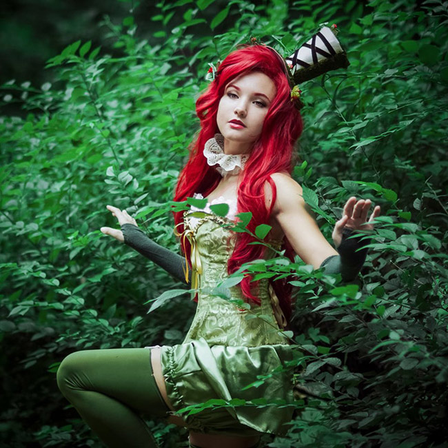 Lutsi Koshkina cosplay theo hình tượng&nbsp;quý cô phản diện nóng bỏng.